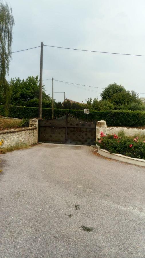 Villa Meublé de campagne au calme Louchy-Montfand Exterior foto